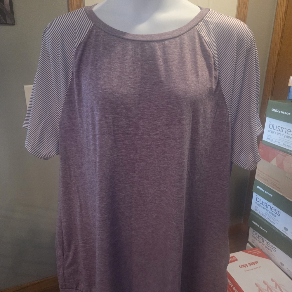 Elegant Mauve Striped Short Sleeve Tee